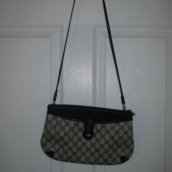 Authentic Vintage Navy Gucci Shoulder Bag - Picture 2 of 16
